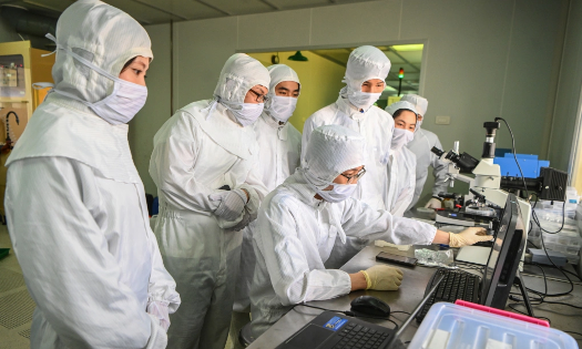 Phòng sạch, Trung tâm Nano và Năng lượng, trường Đại học Khoa học Tự nhiên, Đại học Quốc gia Hà Nội. Ảnh: Giang Huy, Hữu Danh.
