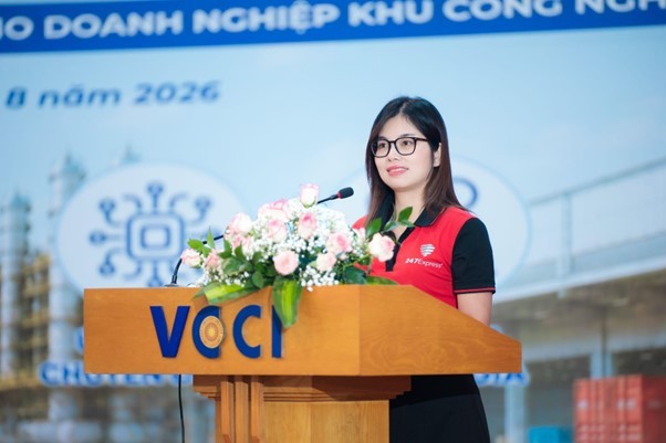 Bà Phạm Thị Vân Anh - Giám đốc Kinh doanh miền Bắc của 247Express phát biểu
