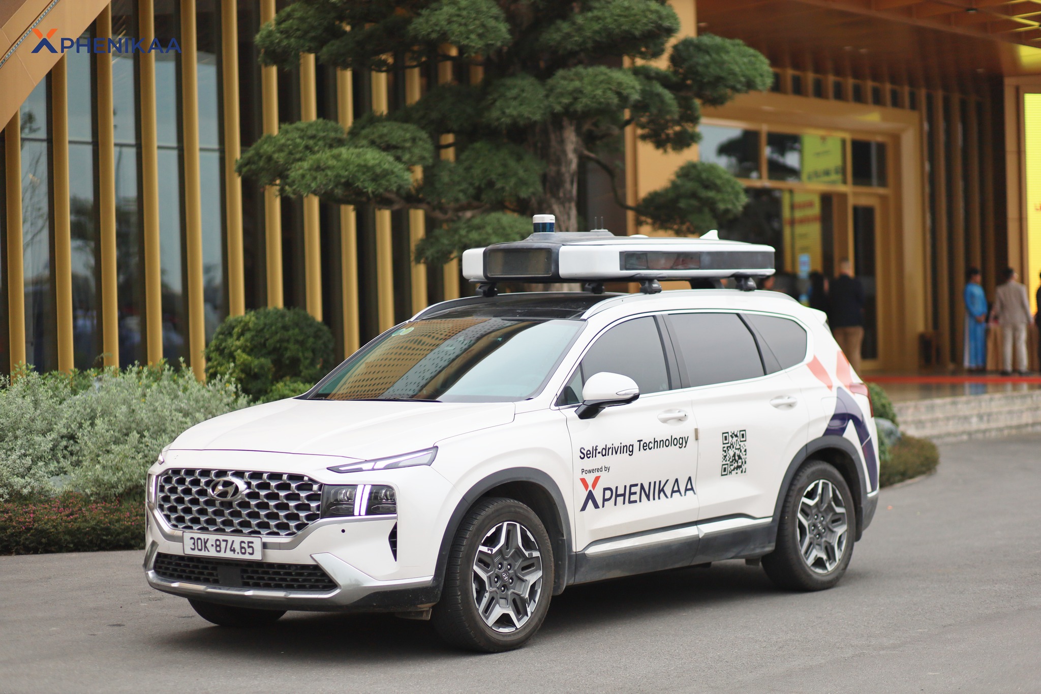 Xe taxi tự hành được thử nghiệm tại Khu công nghệ cao Hòa Lạc. Ảnh: Phenikaa-X.