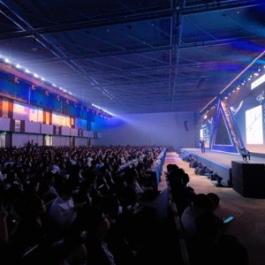 Sự kiện kick-off TT GENESIS thu hút gần 2.500 Chuyên viên Tư vấn đến từ 34 Đại lý Phân phối tham dự. (Ảnh: CĐT).