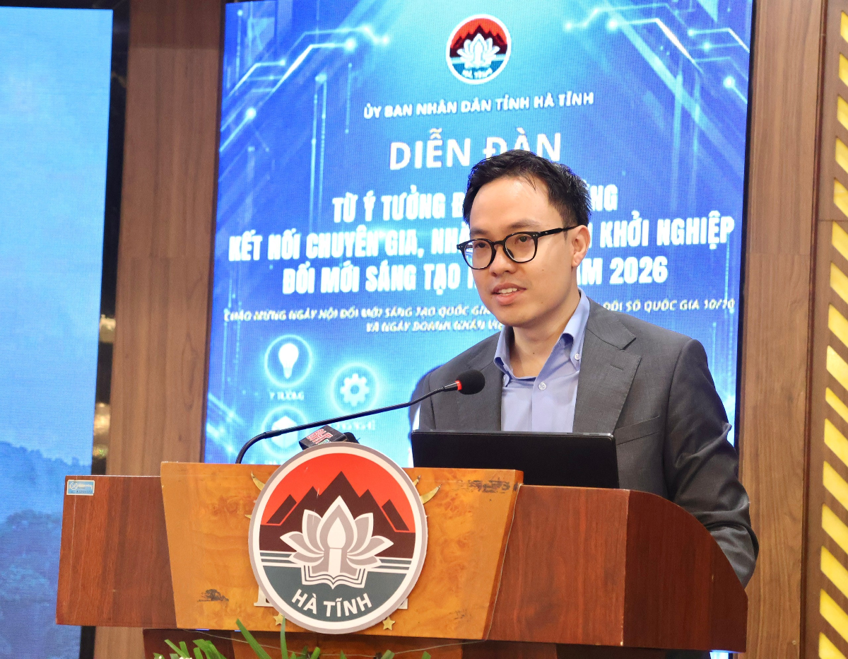 Ông Bùi Đức Anh, Giám đốc đầu tư KBTG, chia sẻ góc nhìn nhà đầu tư về thị trường, mô hình kinh doanh và gọi vốn. Ảnh: UBND tỉnh Hà Tĩnh