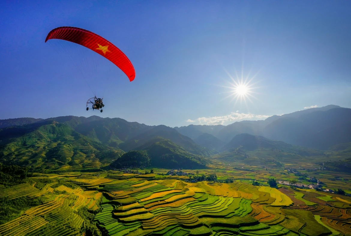 Lào Cai định hướng ứng dụng các công nghệ mới trực tiếp vào trải nghiệm của du khách. Ảnh: Mebayluon Paragliding