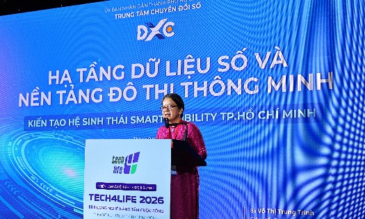 Bà Võ Thị Trung Trinh, Giám đốc Trung tâm Chuyển đổi số TP. Hồ Chí Minh, chia sẻ tại Hội nghị Tech4Life 2026, sáng 17/9 - Ảnh: Phạm Vinh.