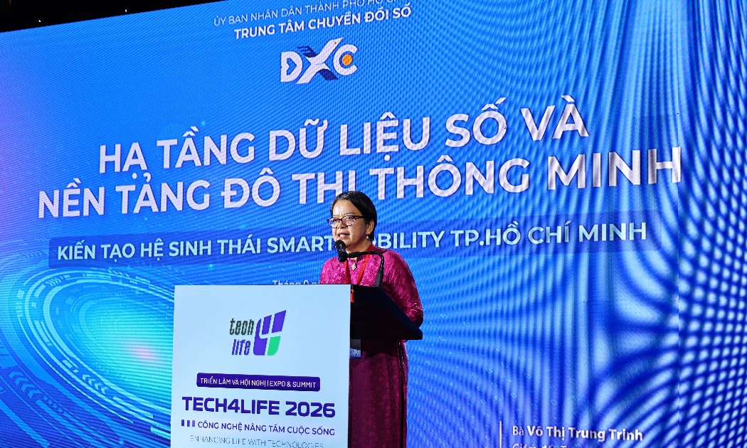 Bà Võ Thị Trung Trinh, Giám đốc Trung tâm Chuyển đổi số TP. Hồ Chí Minh, chia sẻ tại Hội nghị Tech4Life 2026, sáng 17/9 - Ảnh: Phạm Vinh.