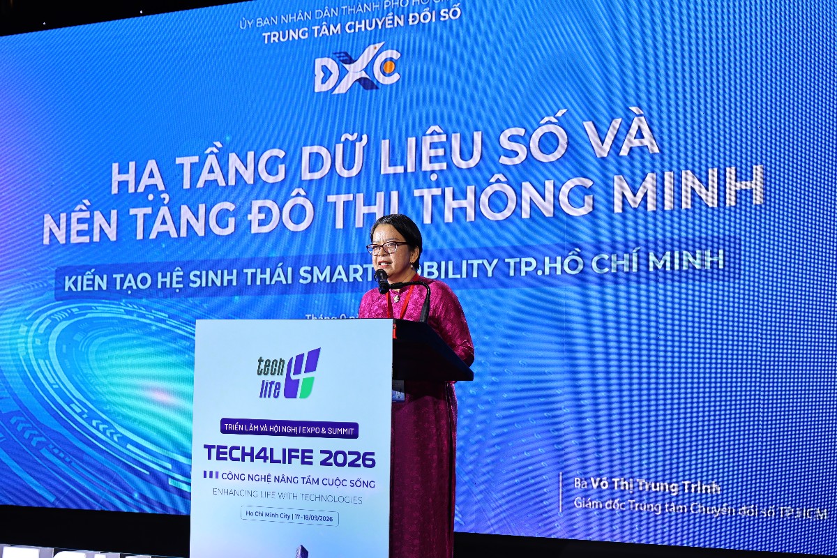 Bà Võ Thị Trung Trinh, Giám đốc Trung tâm Chuyển đổi số TP. Hồ Chí Minh, chia sẻ tại Hội nghị Tech4Life 2026, sáng 17/9 - Ảnh: Phạm Vinh.
