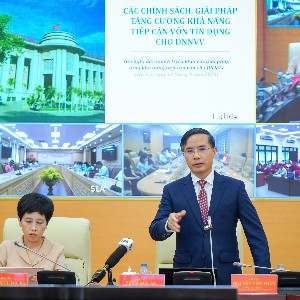 Thống đốc Ngân hàng Nhà nước Phạm Đức Ấn yêu cầu các tổ chức tín dụng từng bước giảm phụ thuộc vào tài sản bảo đảm, tăng cường đánh giá tín dụng dựa trên dòng tiền và chuỗi giá trị của doanh nghiệp (Ảnh: PL).