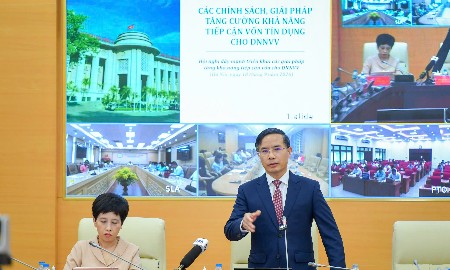 Thống đốc Ngân hàng Nhà nước Phạm Đức Ấn yêu cầu các tổ chức tín dụng từng bước giảm phụ thuộc vào tài sản bảo đảm, tăng cường đánh giá tín dụng dựa trên dòng tiền và chuỗi giá trị của doanh nghiệp (Ảnh: PL).