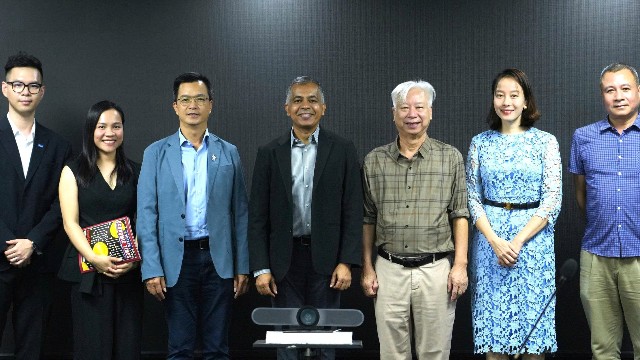 Intel, VnEconomy seek collaboration opportunities in media, AI, infrastructure