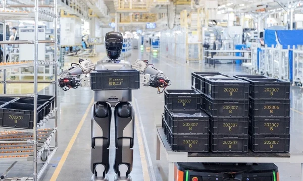 Trung Quốc dùng robot hình người để chế tạo robot hình người