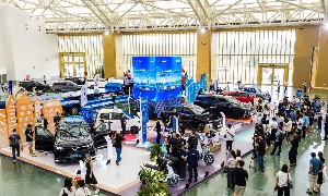 Doanh nghiệp triển lãm tại Hội nghị Sản xuất Công nghiệp Quốc tế 2026.