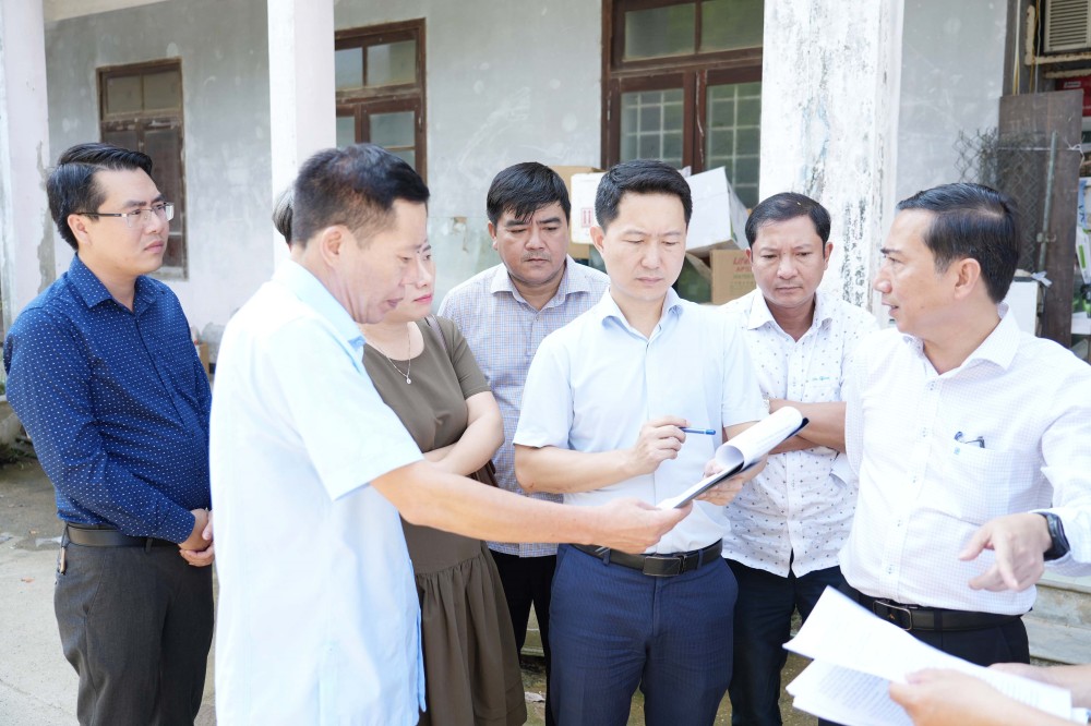 Phó Chủ tịch UBND thành phố Huế Hà Văn Tuấn kiểm tra tại phường Vỹ Dạ. Ảnh: UBND TP Huế