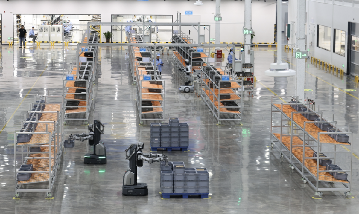 Quang cảnh bên trong nhà máy thông minh của UBTECH Robotics ở Liễu Châu. Ảnh: VCG.