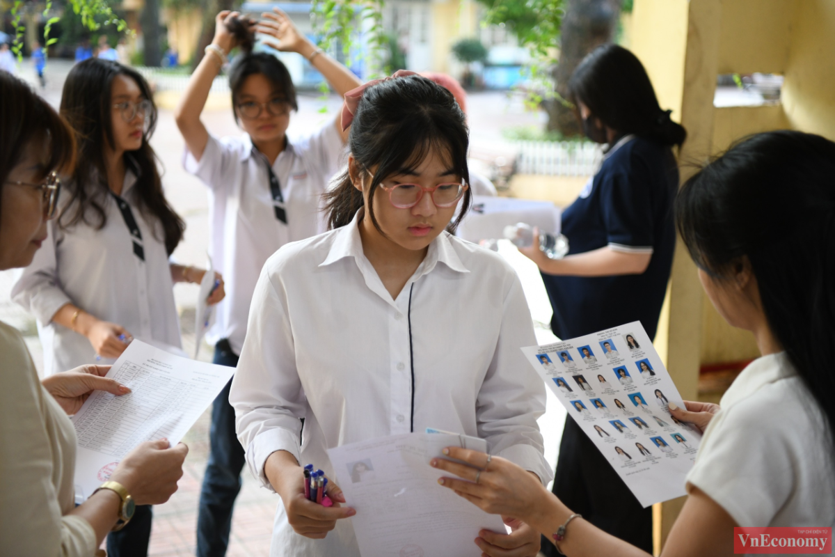 Bộ Giáo dục và Đào tạo cho biết sẽ tiếp tục đánh giá tác động, lắng nghe thí sinh, cơ sở đào tạo và chuyên gia trước khi ban hành Thông tư... Ảnh: Mạnh Thắng.