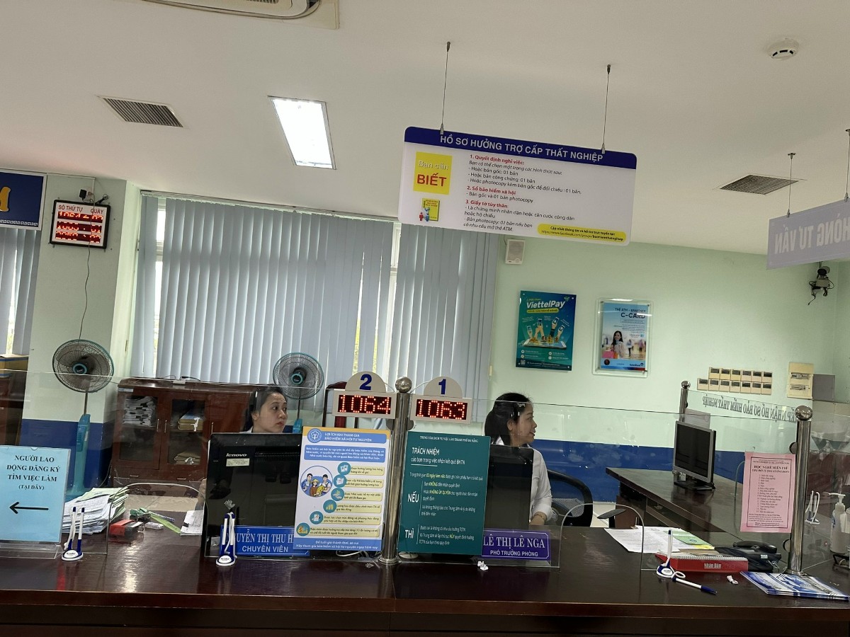 Quy định đặc thù về bảo hiểm thất nghiệp tại Luật Việc làm năm 2025 và Nghị định 374/2025/NĐ-CP đã mở đường tháo gỡ điểm nghẽn “chốt sổ” bảo hiểm, kịp thời chi trả trợ cấp cho người lao động tại doanh nghiệp giải thể, phá sản. Ảnh: Dũng Hiếu