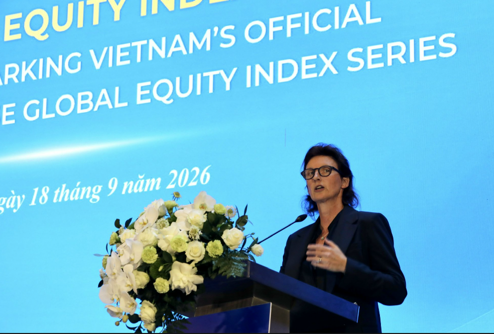 Bà Fiona Bassett - Giám đốc điều hành tổ chức xếp hạng FTSE Russell trao đổi tại Hội nghị. Ảnh: Việt Dũng.