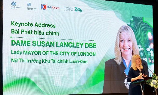 Bà Dame Susan Langley, Thị trưởng danh dự của Khu tài chính London, phát biểu tại Hội nghị cấp cao Anh - Việt Nam . Ảnh: Tổng lãnh sự Anh tại TP. Hồ Chí Minh