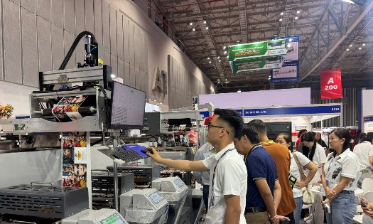 Visitors attend the VietnamPrintPack 2026 in Ho Chi Minh City. (Photo: The Organizing Committee)