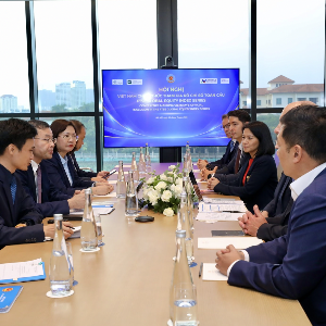 Bộ trưởng Bộ Tài chính Ngô Văn Tuấn đã tiếp và làm việc với bà Fiona Bassett, Tổng Giám đốc điều hành FTSE Russell, cùng đoàn công tác và đại diện các tổ chức đầu tư toàn cầu.