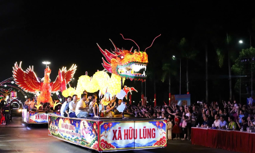 Diễu hành đèn lồng nghệ thuật, Ảnh: Ban tổ chức.