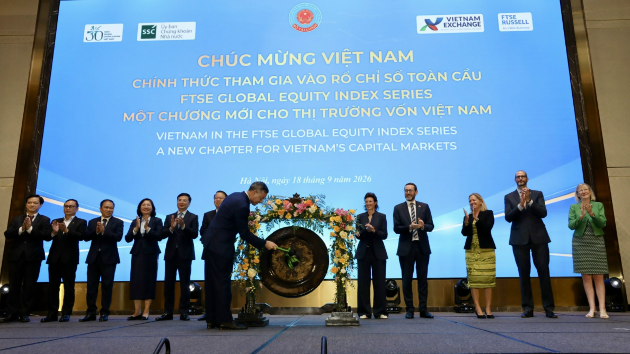 Gong-striking ceremony marking the milestone of Vietnam’s stock market transitioning from "Frontier" to "Secondary Emerging" market status
