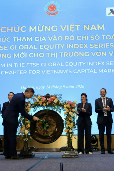 Gong-striking ceremony marking the milestone of Vietnam’s stock market transitioning from "Frontier" to "Secondary Emerging" market status