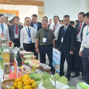 Các gian hàng giới thiệu sản phẩm của Việt Nam, Vân Nam (Trung Quốc) và Lào được trưng bày tại Hội nghị. Ảnh: Cục Xúc tiến thương mại (Bộ Công Thương)..
