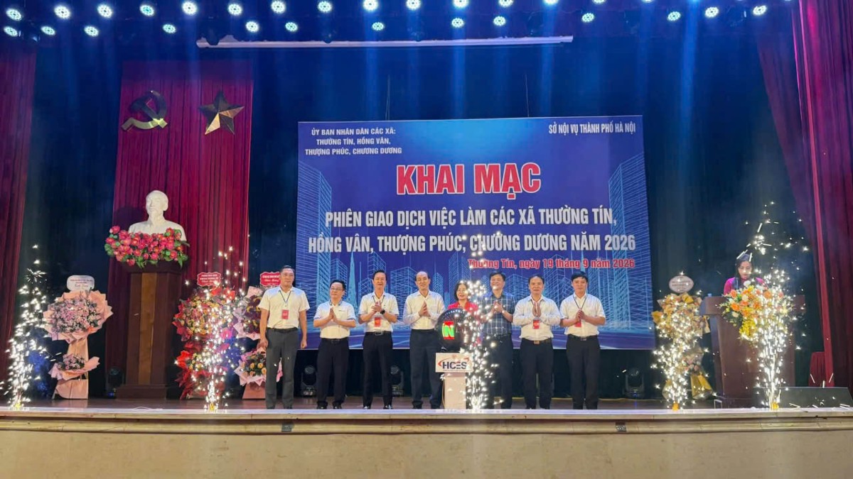Khai mạc phiên giao dịch việc làm. Ảnh: Thanh Hải.