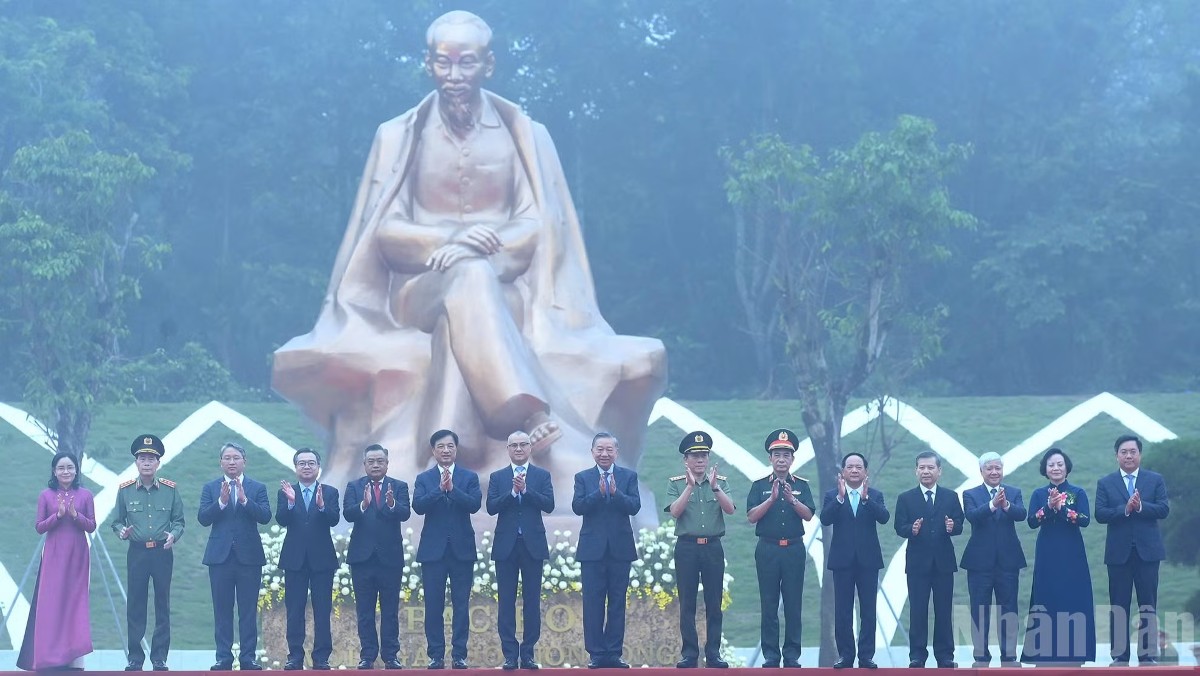 Tổng Bí thư, Chủ tịch nước Tô Lâm dự Lễ kỷ niệm 72 năm Ngày Bác Hồ về thăm Đền Hùng và khánh thành Tượng đài “Bác Hồ với ngày hội non sông”. Ảnh: Đăng Khoa/Nhân Dân
