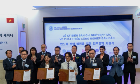 Lễ ký Biên bản ghi nhớ hợp tác giữa Trung tâm Nghiên cứu, đào tạo thiết kế vi mạch và trí tuệ nhân tạo Đà Nẵng (DSAC) với các đối tác Hàn Quốc. Ảnh Đoàn công tác UBND TP. Đà Nẵng