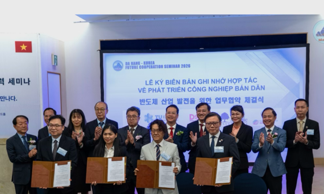 Lễ ký Biên bản ghi nhớ hợp tác giữa Trung tâm Nghiên cứu, đào tạo thiết kế vi mạch và trí tuệ nhân tạo Đà Nẵng (DSAC) với các đối tác Hàn Quốc. Ảnh Đoàn công tác UBND TP. Đà Nẵng
