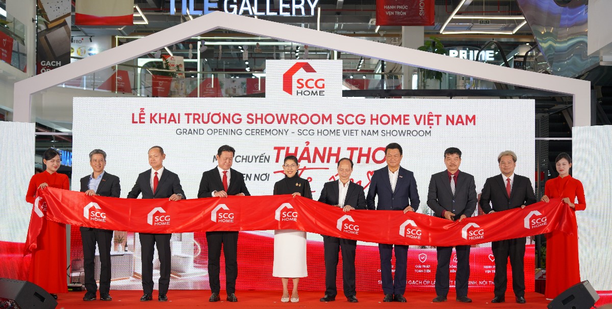 Nghi thức cắt băng khai trương showroom SCG Home tại Hà Nội