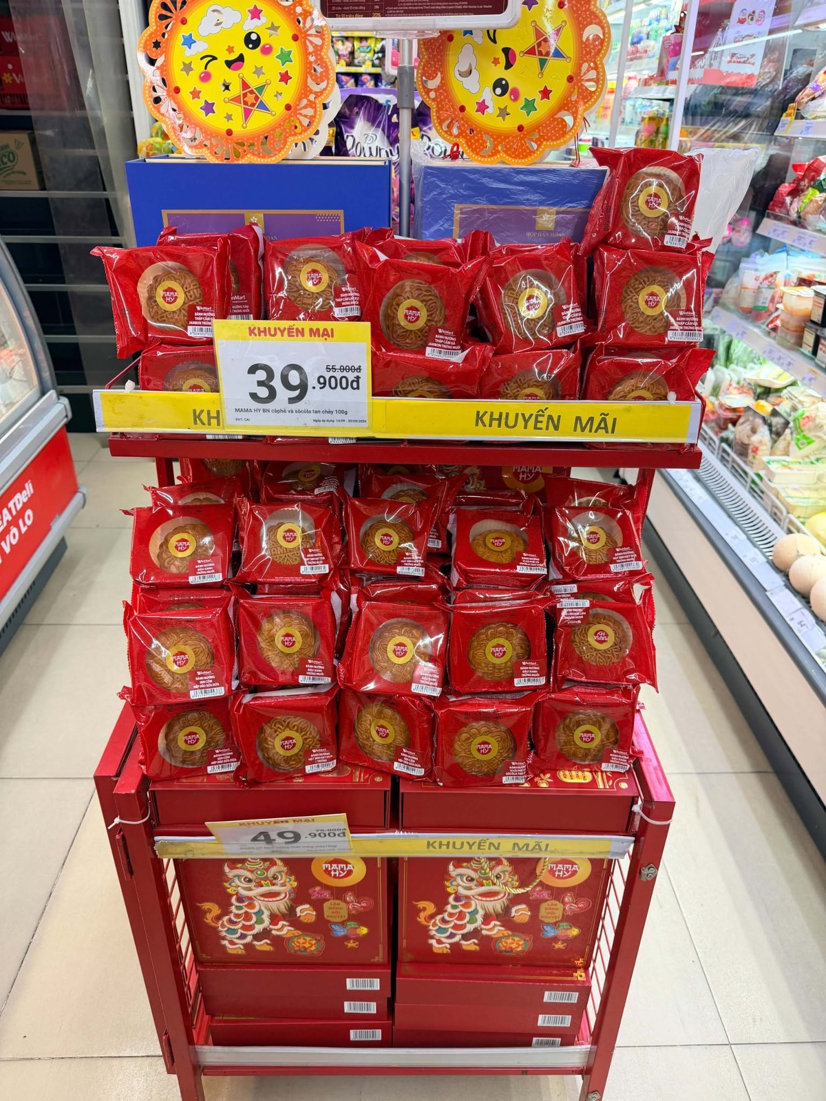 Hệ thống WinMart triển khai chương trình “Mang hội trăng trở về” tại gần 5.300 điểm bán trên toàn quốc. Ảnh: PT