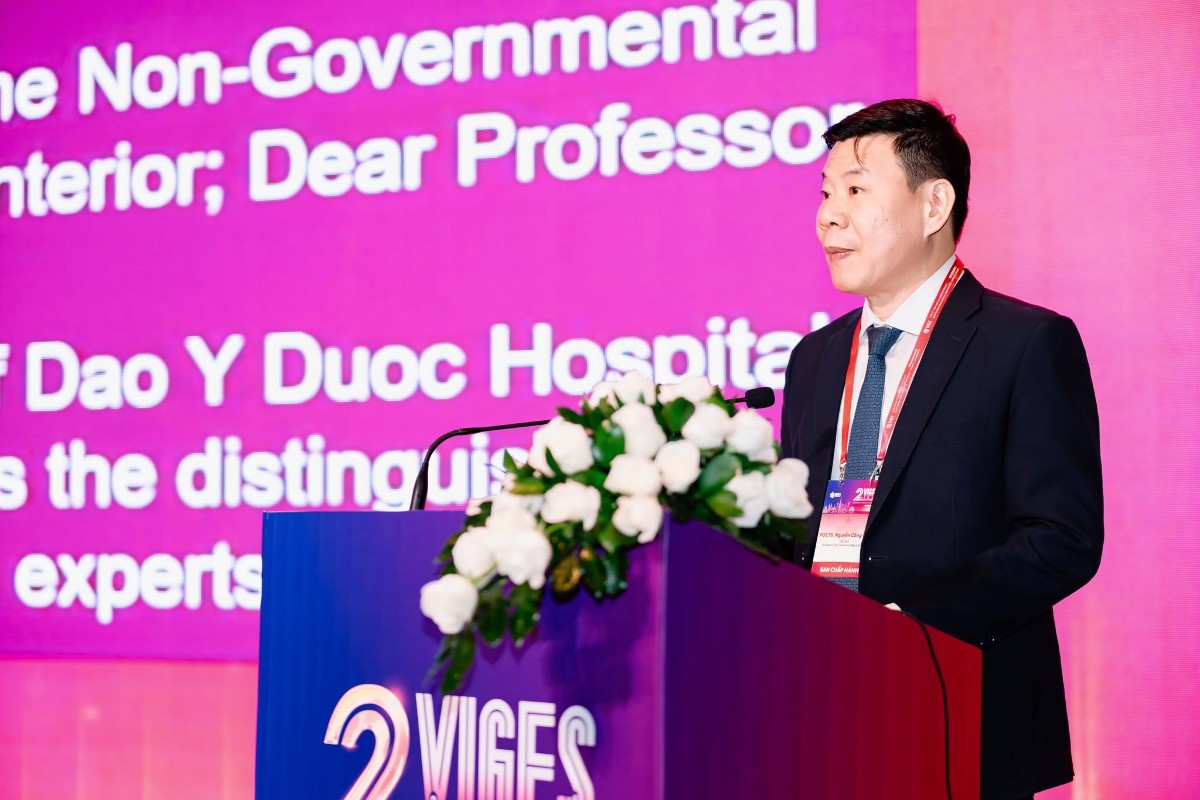PGS.TS Nguyễn Công Long, Chủ tịch Hội Nội soi tiêu hóa can thiệp Việt Nam, phát biểu tại hội nghị. Ảnh: VIGES