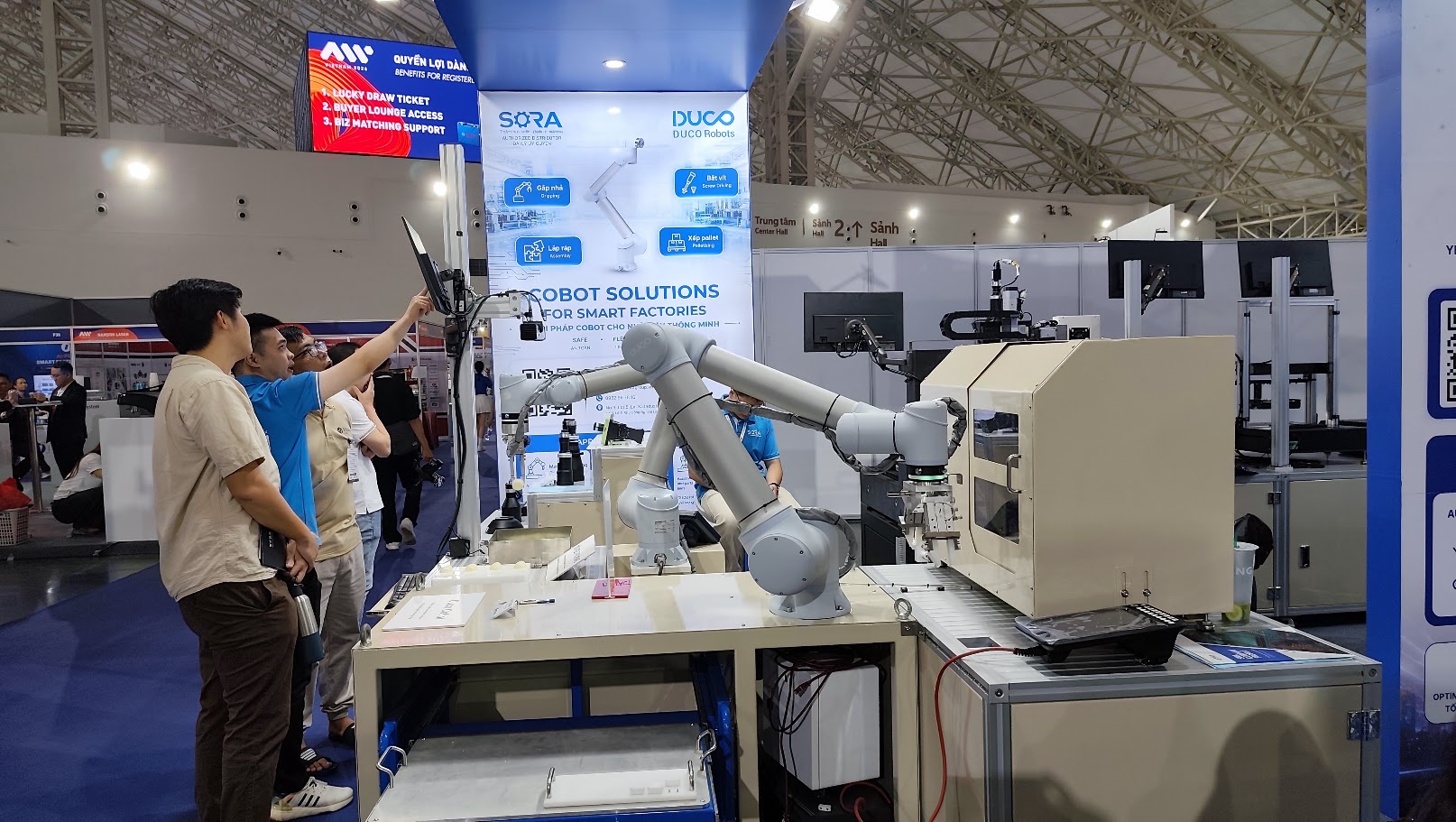 Robot và AI cần được nhìn nhận như một lợi thế mới để Việt Nam nâng cao năng lực sản xuất, thay vì chỉ coi chúng là công cụ tự động hóa một số công đoạn. Ảnh: B.B
