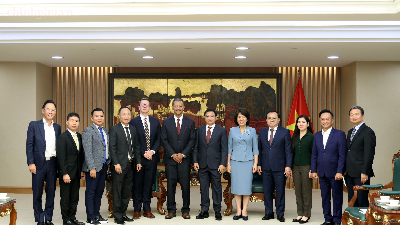 Deputy PM hosts talks with R3 Lithium leader