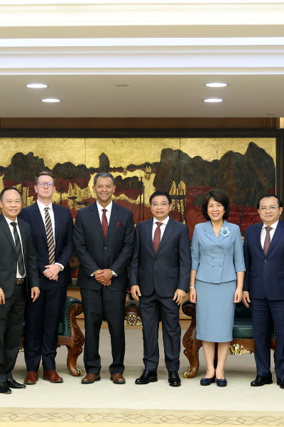 Deputy PM hosts talks with R3 Lithium leader