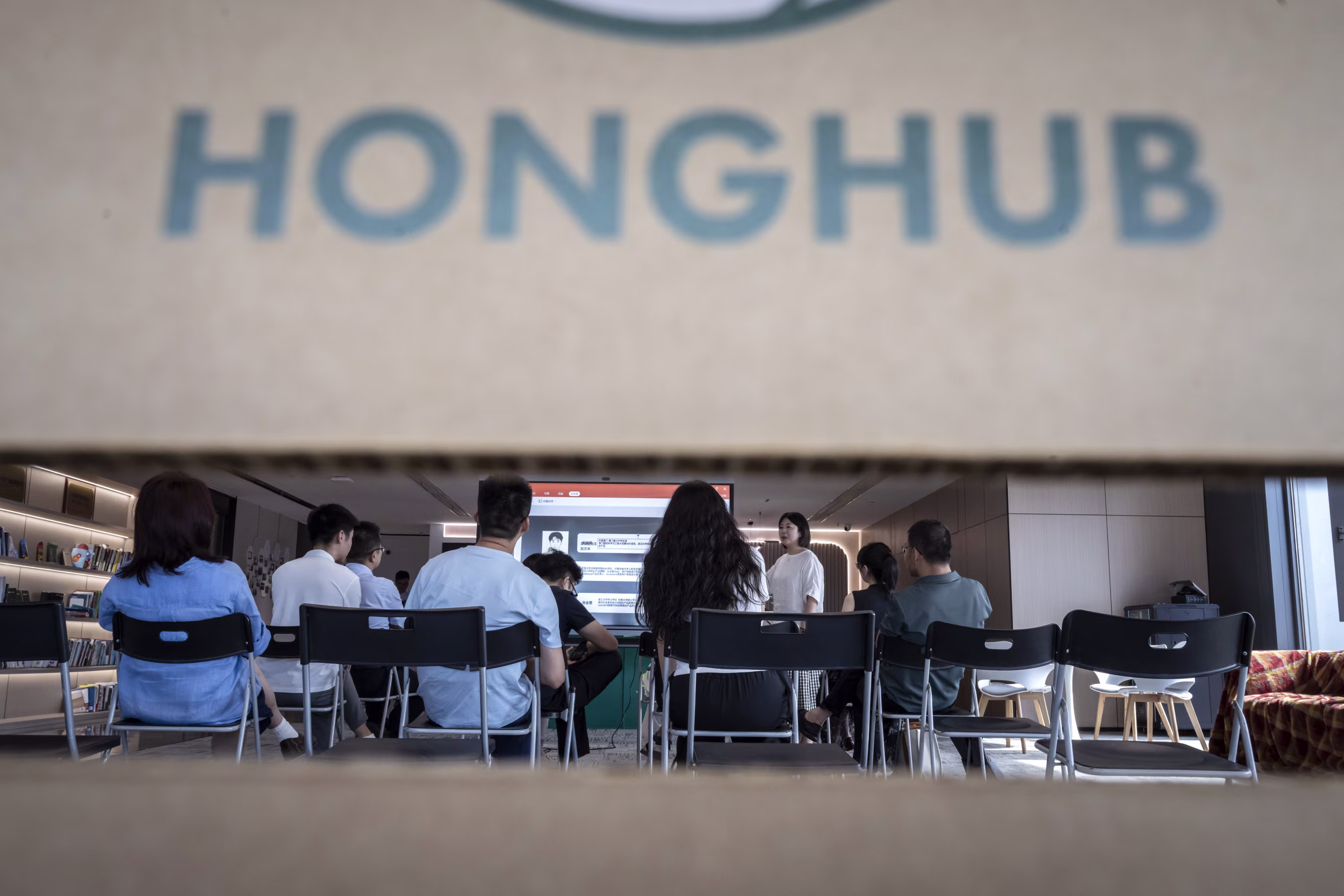 Honghub là văn phòng dành cho các công ty khởi nghiệp quy mô nhỏ tại Hàng Châu, Trung Quốc.