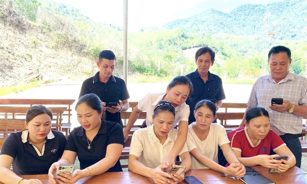 Tương Dương dùng công nghệ số rút ngắn khoảng cách đến bản làng