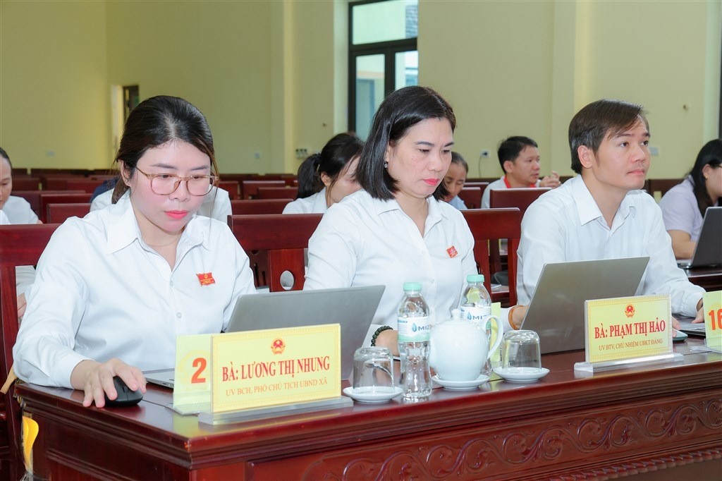 Xã miền núi Tương Dương từng bước xây dựng môi trường làm việc số, nâng cao khả năng kết nối và xử lý công việc tại cơ sở. Ảnh: Đình Tuân