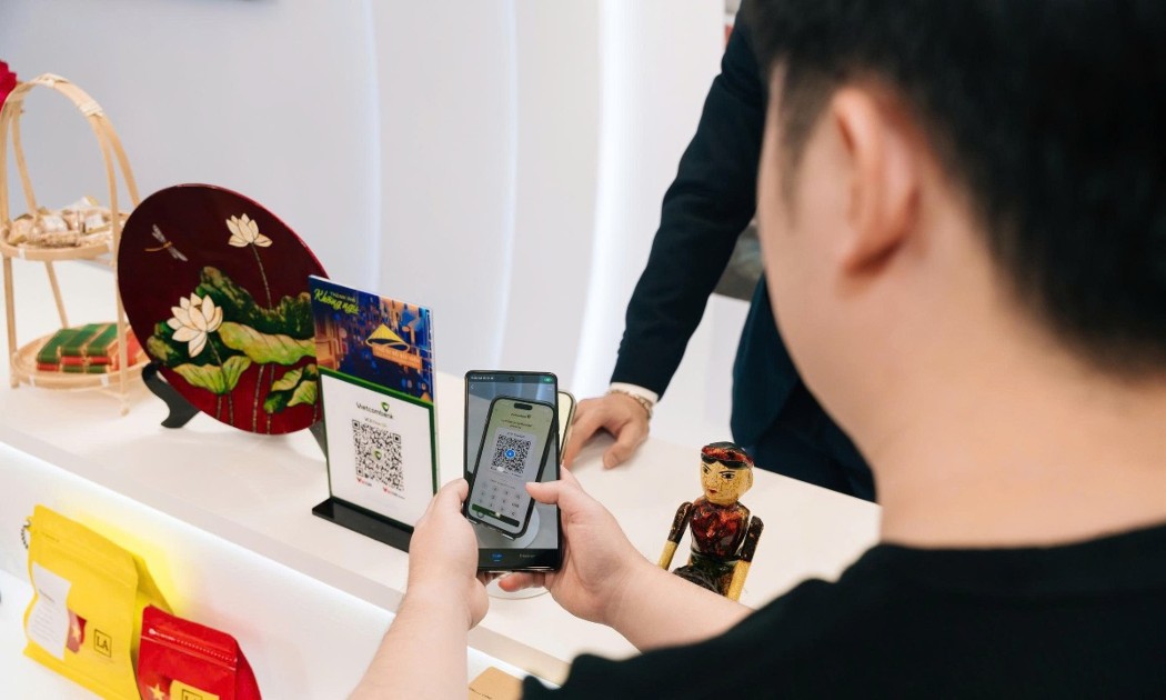 Thanh toán qua mã QR giúp các giao dịch xuyên biên giới trở nên thuận tiện, liền mạch hơn (Ảnh: Vietcombank)