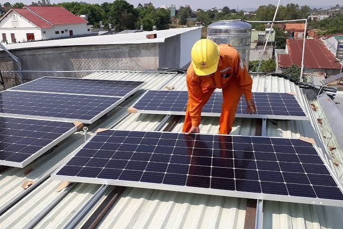 Vietnam urges faster rollout of self-consumption solar rooftop power