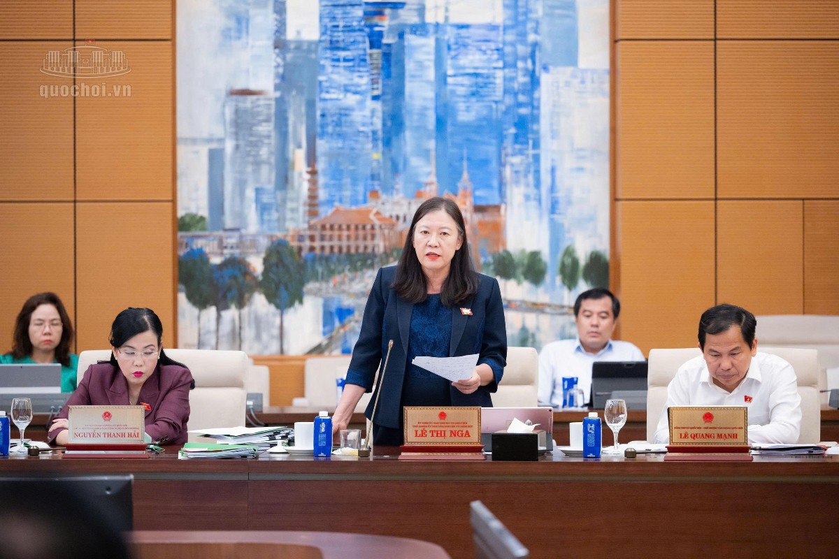 Chủ nhiệm Ủy ban Dân nguyện và Giám sát của Quốc hội Lê Thị Nga trình bày Báo cáo tóm tắt công tác dân nguyện của Quốc hội tháng 8/2026. Ảnh: Cổng thông tin điện tử Quốc hội.