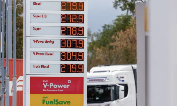 Giá xăng và dầu diesel ở châu Âu cao chưa từng thấy
