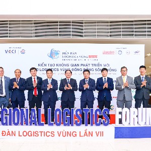 Các đại biểu dự Diễn đàn Logistics vùng Đồng bằng sông Hồng lần thứ VII tại Hải Phòng. Ảnh: BTC