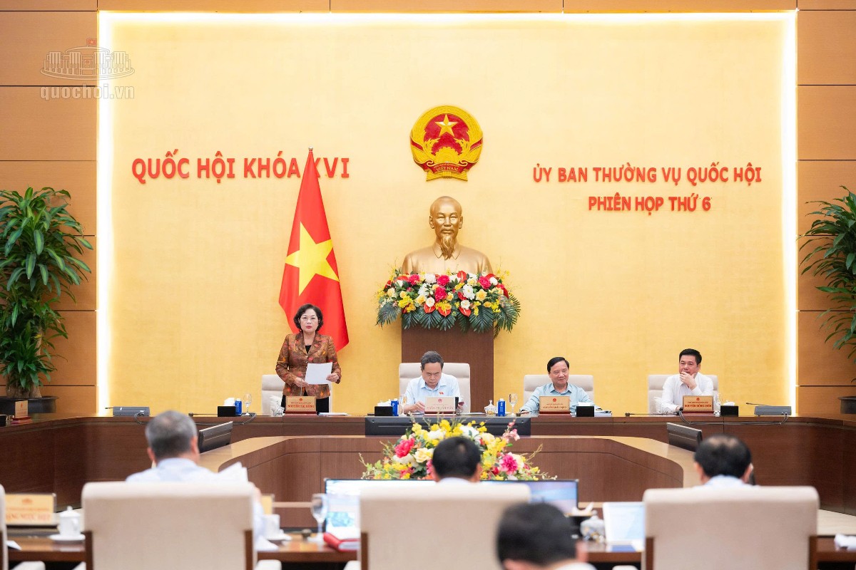 Phó Chủ tịch Quốc hội Nguyễn Thị Hồng điều hành Phiên họp. Ảnh: Cổng thông tin điện tử Quốc hội
