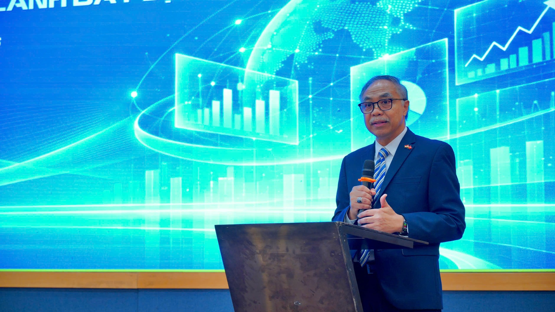 Đại sứ Đặc mệnh Toàn quyền nước Cộng hòa Indonesia tại Việt Nam, ông Adam Mulawarman Tugio.