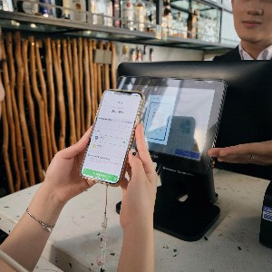 Thanh toán QR xuyên biên giới được kỳ vọng tạo trải nghiệm thanh toán liền mạch, góp phần kích thích chi tiêu và chuyển dòng khách quốc tế thành sức mua thực tế tại các điểm đến (Ảnh: PL).