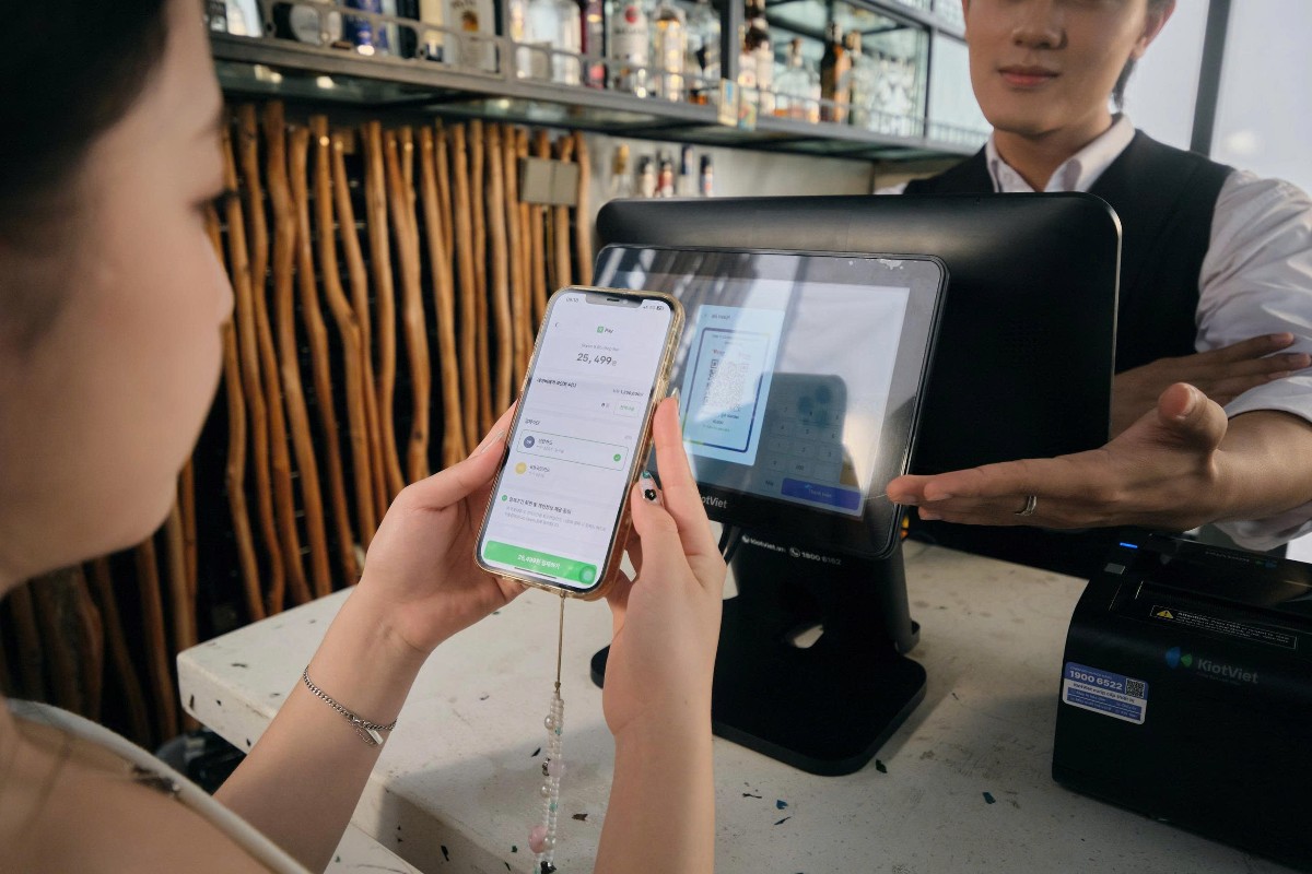 Thanh toán QR xuyên biên giới được kỳ vọng tạo trải nghiệm thanh toán liền mạch, góp phần kích thích chi tiêu và chuyển dòng khách quốc tế thành sức mua thực tế tại các điểm đến (Ảnh: PL).