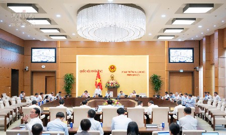 Tháo gỡ vướng mắc pháp lý, phát triển kinh tế biển bền vững