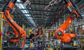 AI và robot ngày càng tham gia sâu vào công việc. Ảnh: Getty Images